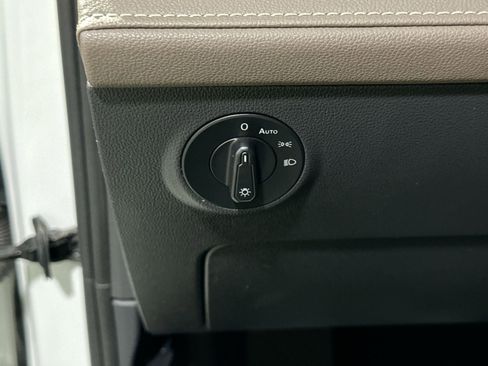 Used 2022 Volkswagen Taos SEL image 18