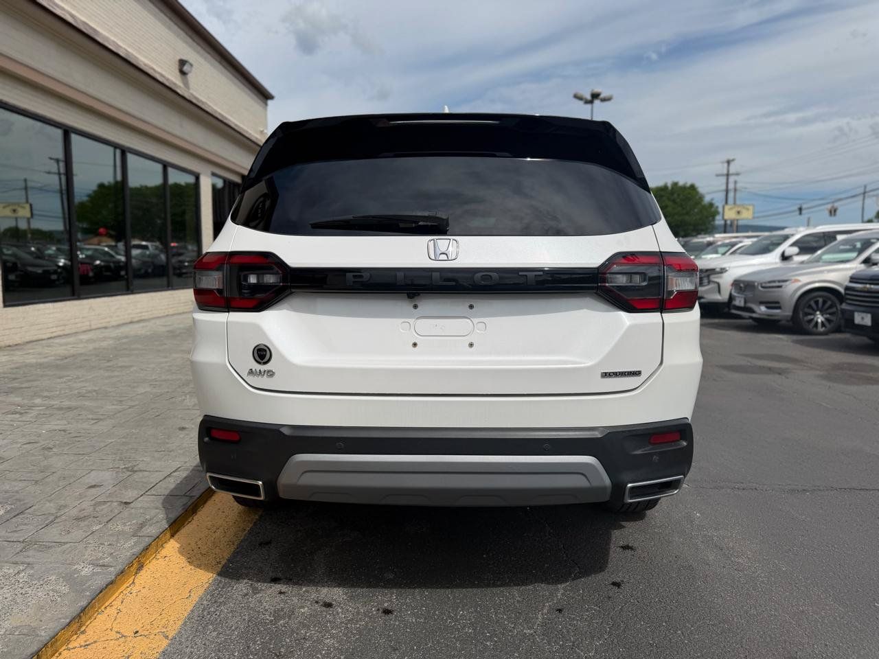 Used 2023 Honda Pilot Touring image 8