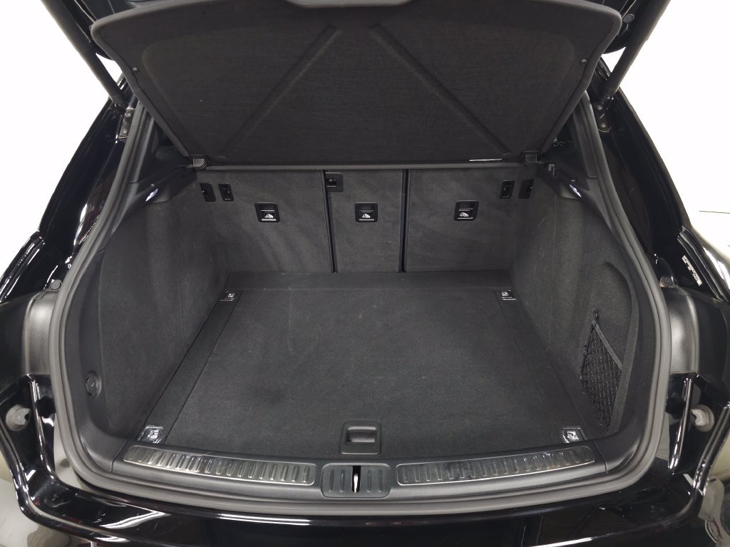 Used 2024 Porsche Macan AWD/4WD image 5