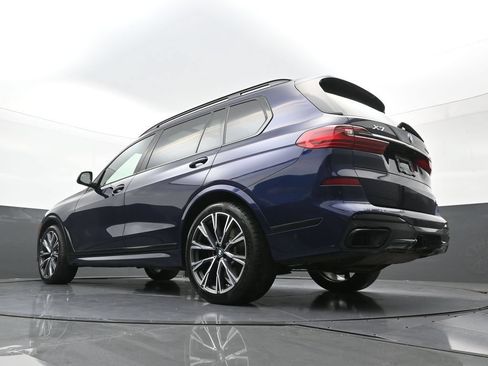Used 2022 BMW X7 xDrive40i w/ M Sport Package AWD/4WD image 28