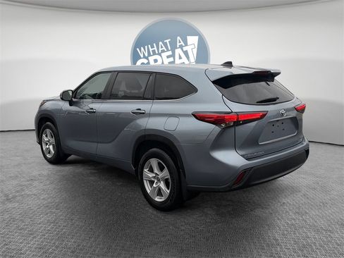 Used 2023 Toyota Highlander LE image 6