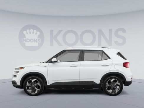 Used 2021 Hyundai Venue SEL w/ Premium Package FWD image 2