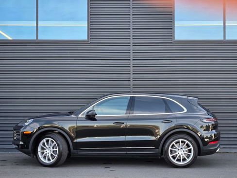 Used 2025 Porsche Cayenne image 2