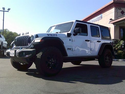 Used 2024 Jeep Wrangler Unlimited AWD/4WD image 2
