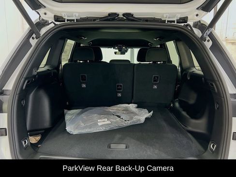 New 2025 Jeep Grand Cherokee Laredo w/ Luxury Tech Group I image 13