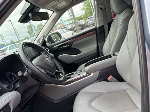 Used 2020 Toyota Highlander Limited AWD/4WD image 13