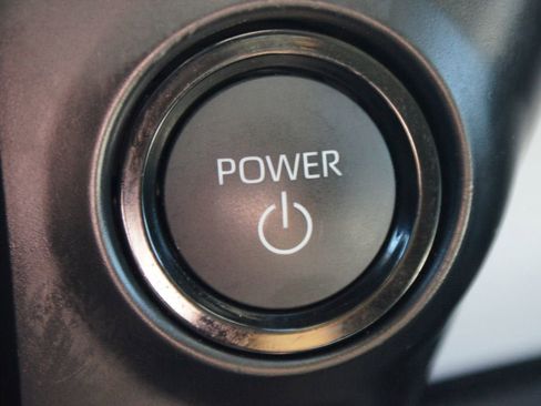 Used 2025 Toyota Sienna LE image 8