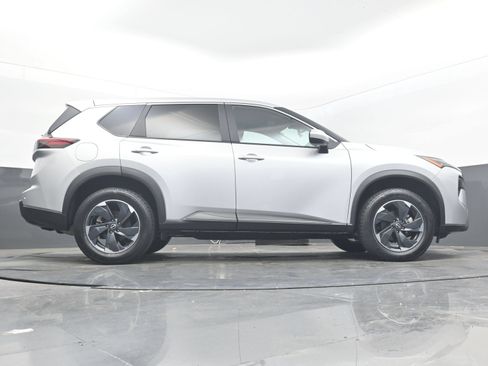 Used 2025 Nissan Rogue SV AWD/4WD image 27
