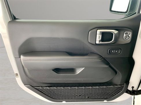 Used 2023 Jeep Gladiator Overland image 11