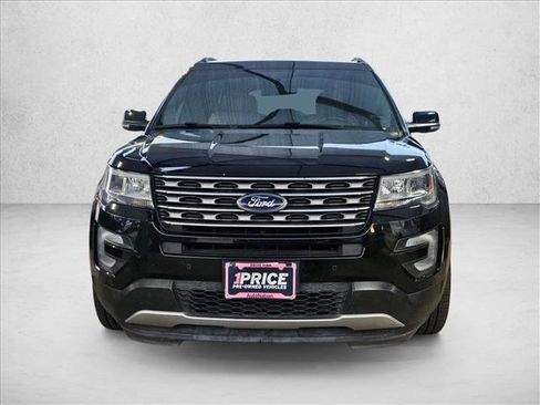 Used 2017 Ford Explorer XLT w/ Equipment Group 202A FWD image 2