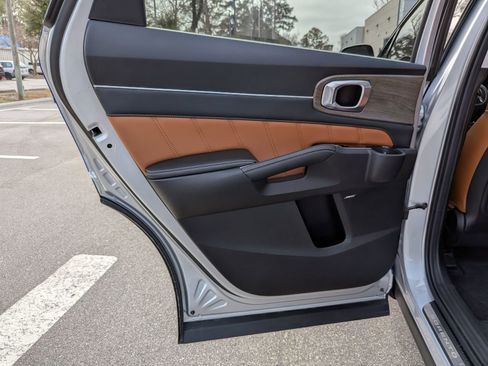 Used 2021 Kia Sorento SX Prestige image 28