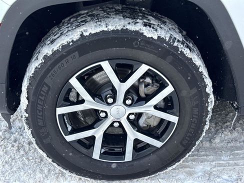 Used 2023 Jeep Grand Cherokee Limited image 11