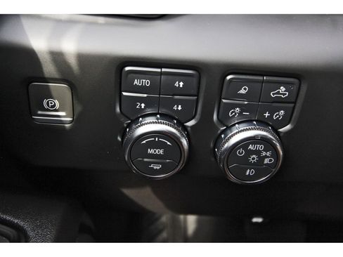 Used 2024 GMC Sierra 2500 AT4 w/ AT4 Premium Plus Package AWD/4WD image 20