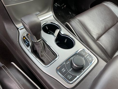 Used 2018 Jeep Grand Cherokee Overland image 18