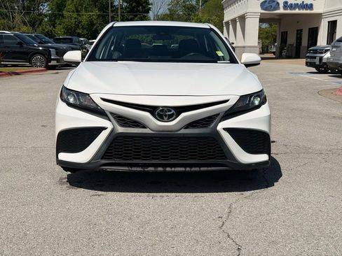 Used 2021 Toyota Camry SE w/ Carpet Mat Package (TMS) FWD image 2
