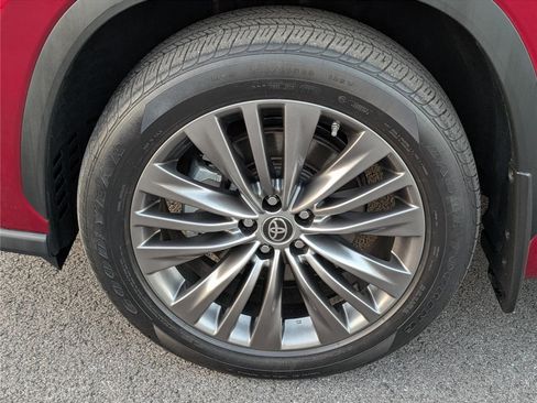 Used 2022 Toyota Highlander Platinum image 11