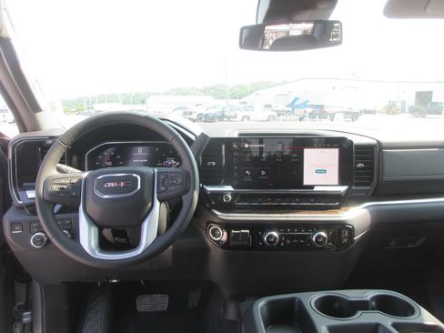 New 2026 GMC Sierra 2500 SLE w/ SLE Value Package; AWD/4WD image 16