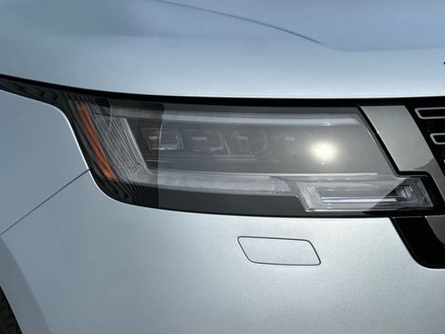 Used 2025 Land Rover Range Rover Long Wheelbase Autobiography AWD/4WD image 9