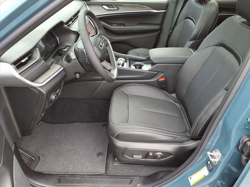 New 2026 Jeep Grand Cherokee Limited AWD/4WD image 12