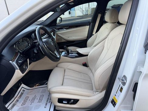 Used 2019 BMW 530i xDrive w/ Convenience Package AWD/4WD image 10