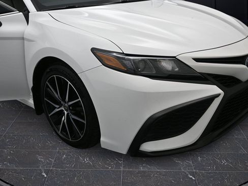 Used 2023 Toyota Camry SE FWD image 17