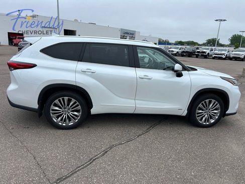 Used 2022 Toyota Highlander Platinum AWD/4WD image 8