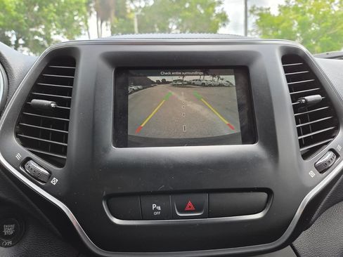 Used 2020 Jeep Cherokee Latitude Plus FWD image 36