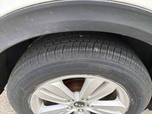 Used 2017 Kia Sportage LX image 5