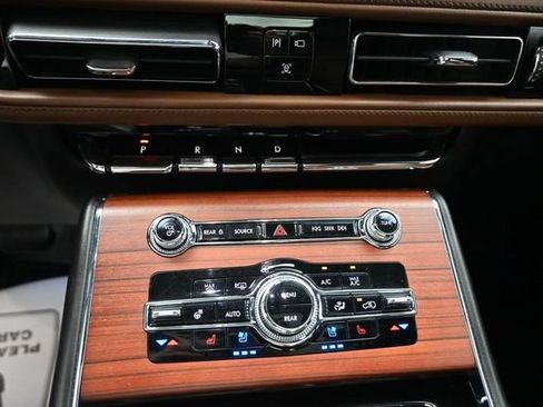 Used 2021 Lincoln Aviator Reserve w/ Equipment Group 208A AWD/4WD image 18