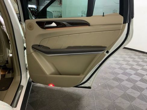 Used 2013 Mercedes-Benz GL 450 4MATIC image 30
