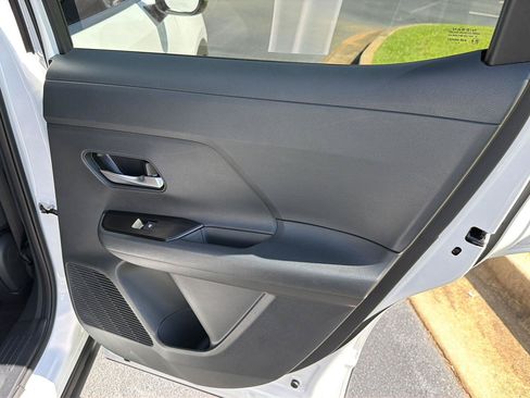 Used 2025 Nissan Kicks SV FWD image 15