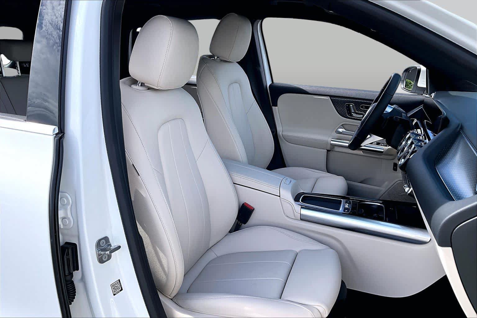 Used 2025 Mercedes-Benz GLA 250 4MATIC image 9