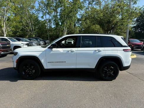Used 2023 Jeep Grand Cherokee Altitude RWD image 2