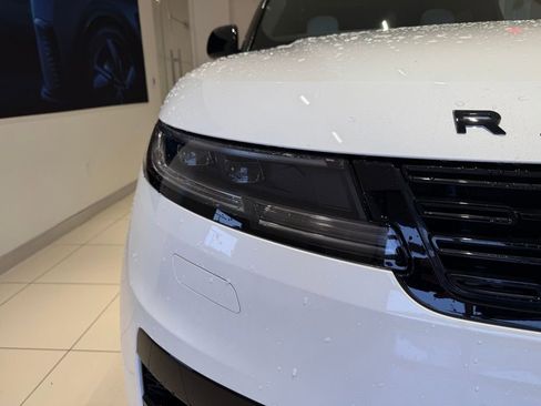New 2025 Land Rover Range Rover Sport Dynamic SE image 8