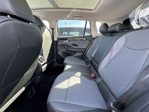 New 2026 Volkswagen Tiguan SE AWD/4WD image 9