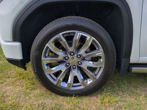 Used 2024 GMC Sierra 1500 Denali AWD/4WD image 10