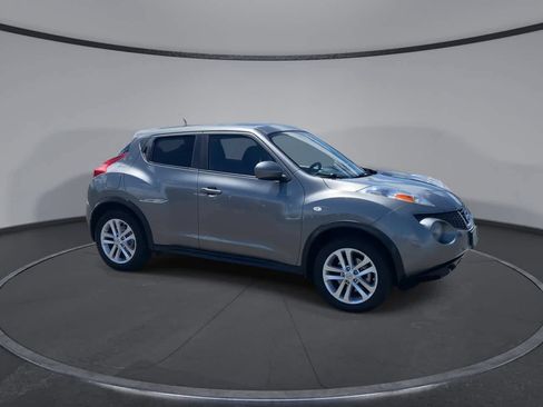 Used 2011 Nissan Juke SV AWD/4WD image 3