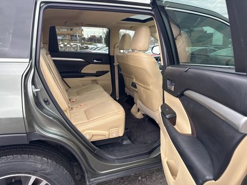 Used 2016 Toyota Highlander XLE image 6