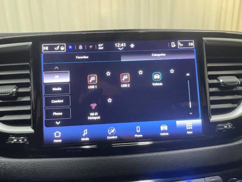 Used 2025 Chrysler Pacifica Select FWD image 32
