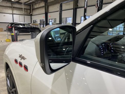 Used 2022 Maserati Levante Trofeo AWD/4WD image 20
