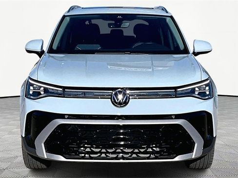 Used 2025 Volkswagen Taos SEL image 3