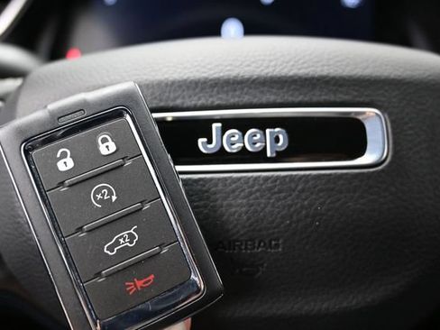 Used 2025 Jeep Grand Cherokee Altitude AWD/4WD image 42
