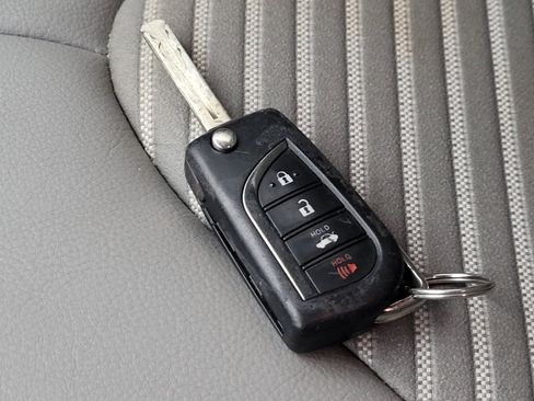 Used 2021 Toyota Camry SE image 32