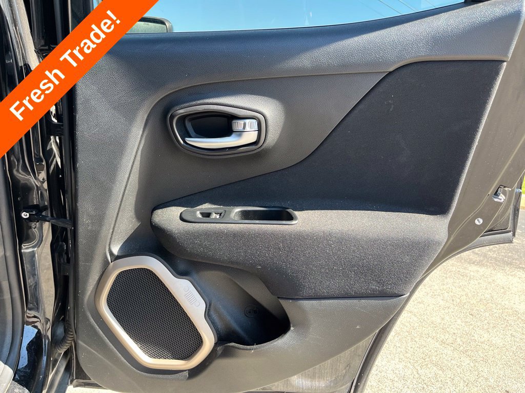 Used 2017 Jeep Renegade Latitude FWD image 33