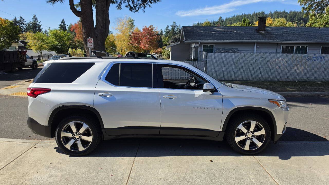 Used 2019 Chevrolet Traverse LT w/ LT Premium Package AWD/4WD image 4
