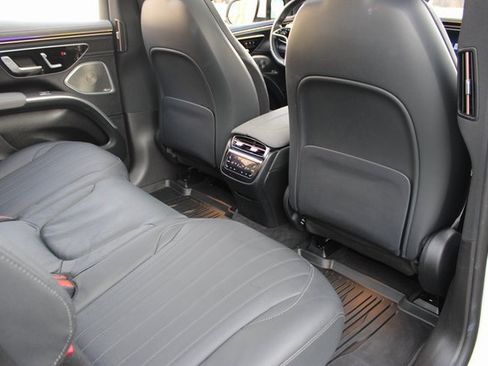 Used 2023 Mercedes-Benz EQS 580 4MATIC SUV image 16