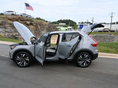 Used 2024 Volvo XC40 B5 Plus w/ Protection Package Premier AWD/4WD image 43