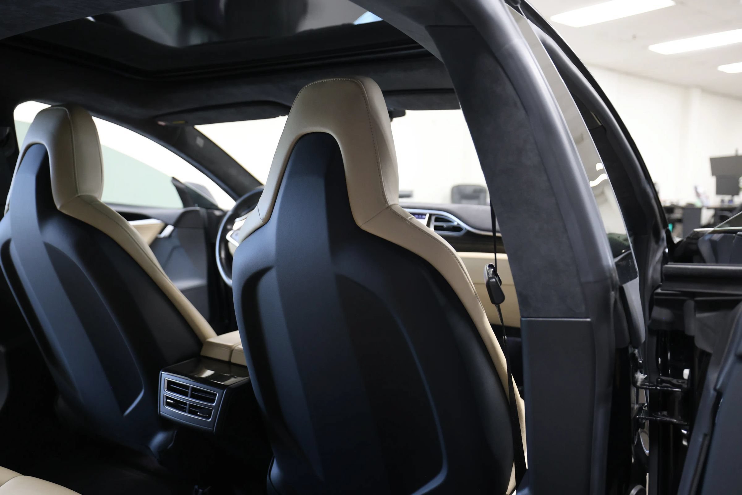 Used 2015 Tesla Model S 85 RWD image 43