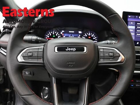 Used 2025 Jeep Compass Trailhawk AWD/4WD image 10
