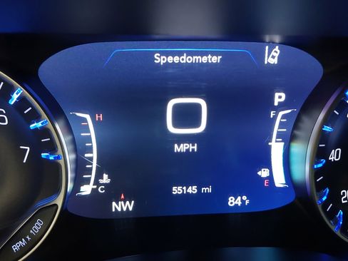 Used 2024 Chrysler Pacifica Touring-L image 19